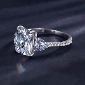Bague en argent sterling S925 avec diamant rectangulaire de 3 carats sur soie bleue