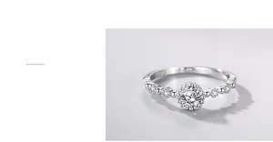 Vue détaillée d'une bague en argent S925 poli avec un grand zircon rond central