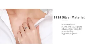 Détail macro d'une bague en argent S925 avec une pierre de zircone ronde étincelante