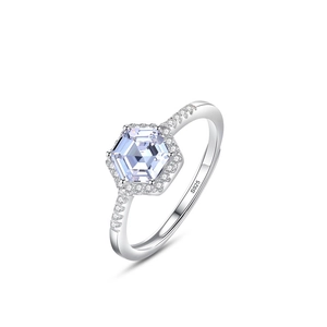 Bague élégante en argent sterling S925 avec pierre bleue hexagonale et accents de diamants