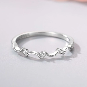 Anello luna in argento sterling S925 lucido con tre pietre di zircone scintillanti