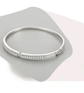 Vue détaillée d'un bracelet en argent S925 avec incrustation de zircones double rangée
