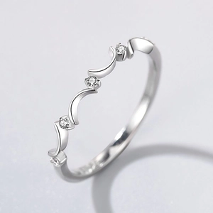 Anello luna minimalista in argento sterling S925 con fascia ondulata in zirconi per donna