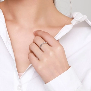 Bague élégante en argent sterling S925 avec zircons scintillants pour femme style chic