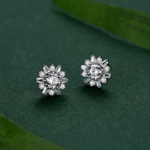 Boucles d'oreilles tournesol en argent S925 avec zircons ronds et de taille baguette