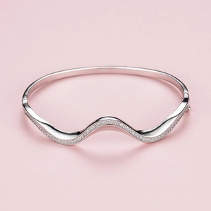 Elegant S925 sterling silver wavy bangle for women with sparkling micro-pave zirconia settings
