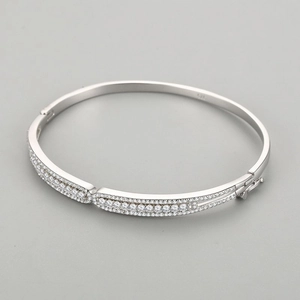 Bracelet luxueux en argent 925 avec double rangée de zircons et fermoir latéral chic