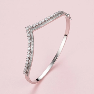 Elegant S925 sterling silver V-shaped crown open bangle with sparkling cubic zirconia