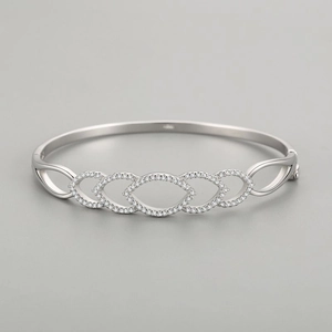 Luxurious S925 sterling silver chain link bracelet with pave-set zircon for a chic look