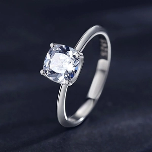 Elegant S925 sterling silver ring with 1 carat square cut solitaire diamond on silk