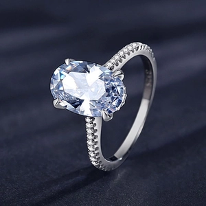 Bague élégante en argent 925 avec diamant ovale de 3ct et détails en pavé brillant