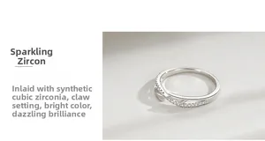 Detailansicht S925 Sterlingsilber Ring mit gekreuzten Armen und Zirkonia-Steinen
