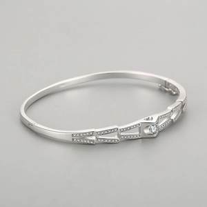 Bracciale rigido in argento S925 con cuore traforato e zircone centrale brillante