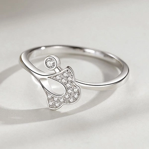 Bague élégante en argent S925 en forme d'éventail sertie de diamants au design épuré