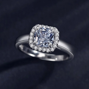 Bague S925 argent sterling pour femme avec diamant taille coussin 1 carat sur fond bleu