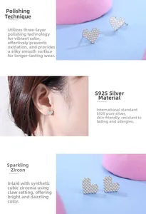 Détails macro des boucles d'oreilles cœur pixel en argent S925 avec zircons pavés
