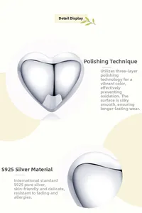 Nahaufnahme der minimalistisch polierten S925 Sterlingsilber-Herzstecker mit Glanz