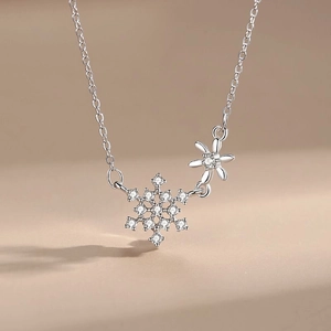 Élégant collier en argent sterling S925 avec pendentif flocon et oxydes de zirconium