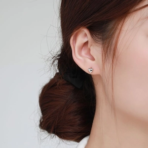 Minimalistischer S925 Sterling Silber Herz Ohrstecker mit poliertem Finish für Damen
