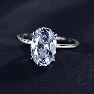Elegant S925 sterling silver ring featuring a 3-carat oval-cut simulated diamond