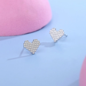 Boucles d'oreilles cœur pixel en argent S925 avec pavé de zircons étincelants