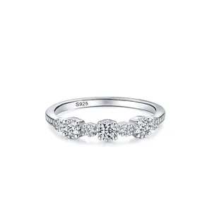 925 Sterling Silver Minimalist Ring For Women Simple Round Rhinestone Pave Band Ring Daily Fashion Jewelry Accessory