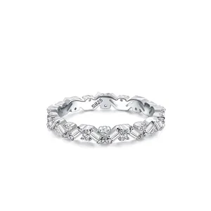 Bague Éternité en Argent Sterling S925 pour Femme Géométrique Baguette Rond Strass Incrusté Minimaliste Bague de Mode Cadeau Anniversaire