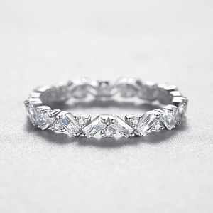 Bague élégante en argent S925 avec zircons alternés de tailles baguette et ronde