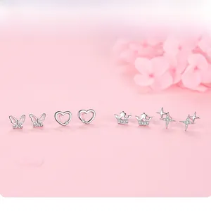Détails de boucles d'oreilles en argent s925 avec motifs papillon et cœur poli