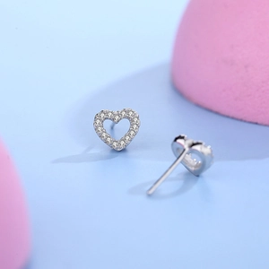 Sparkling S925 sterling silver heart stud earrings with cubic zirconia stones