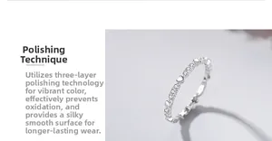 Détail de la bague coeur en argent s925 montrant le polissage triple couche anti-oxydation