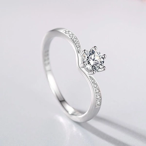 Elegante S925 sterling zilveren kroonring met zes-klauw ronde zirkonia steen