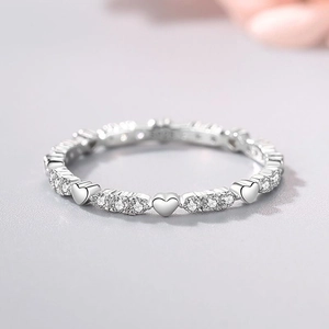 Bague minimaliste en argent sterling S925 avec motifs de cœur et zircons étincelants