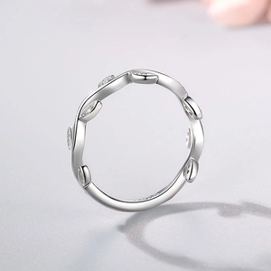 Elegant S925 sterling silver ring featuring a leaf design with micro-inlaid cubic zirconia