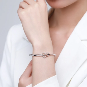 Elegant s925 sterling silver heart-shaped bangle with sparkling zircon on model wrist