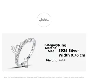 Détail de la bague Love en argent S925 : largeur de 0,76 cm et poids de 1,36 g