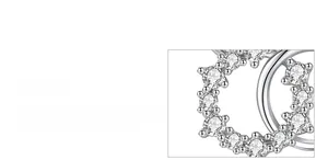 Détails macro du pendentif flocon en argent S925 avec sertissage manuel de pierres zircon