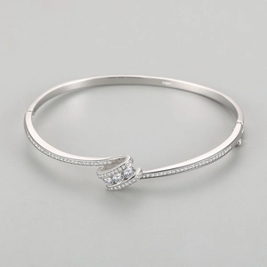 Elegant S925 sterling silver knotted bracelet featuring pavé diamonds and three center stones