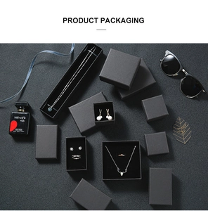 Coffrets bijoux noir mat haut de gamme pour colliers et bagues en vue de dessus