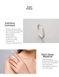 Gros plan sur une bague géométrique en argent 925 avec diamants sur le modèle