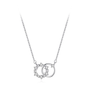 Collier élégant en argent s925 à double anneau entrelacé avec détails en cristal brillant