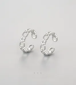 Detailed view of S925 sterling silver chain rings featuring star patterns and zircon inlays