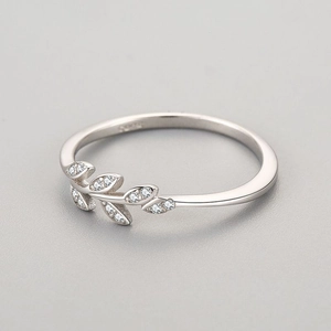 Bague feuilles en argent sterling 925 avec cristaux au design minimaliste et naturel