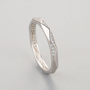 Bague géométrique en argent sterling 925 avec facettes et pierres de zircone fines