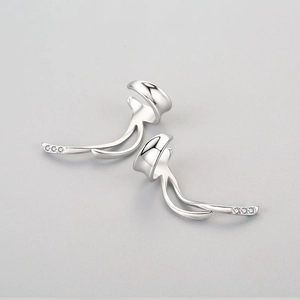 Ear cuff in argento sterling 925 con linee curve e pietre di zircone scintillanti
