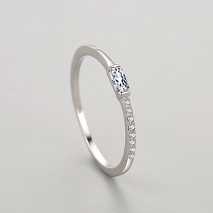 925 silver ring with rectangle cut zircon and small pave set side diamonds