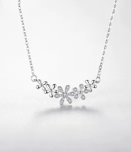 Detailed close-up of S925 silver daisy pendant with sparkling cubic zirconia pavé