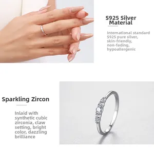 Detailansicht des S925 Sterlingsilberrings mit fünf Zirkonia in einer Krappenfassung