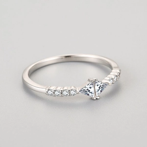 Elegant 925 sterling silver geometric ring with diamond-cut stone on a grey background