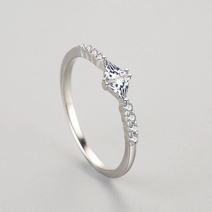 925 Sterling silver ring featuring a geometric diamond-cut stone with accent crystals